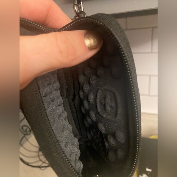 Women’s Swiss army change purse/small wristlet - Picture 2 of 4